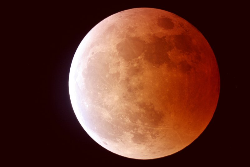 Mondfinsternis2 3.03.07 0Uhr59.jpg